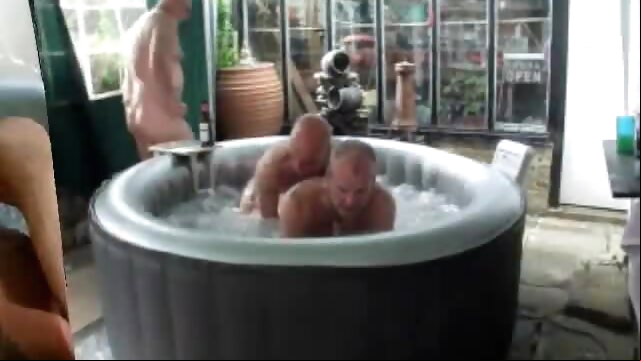 hot tub fun gay porno no condom  fellatio hj